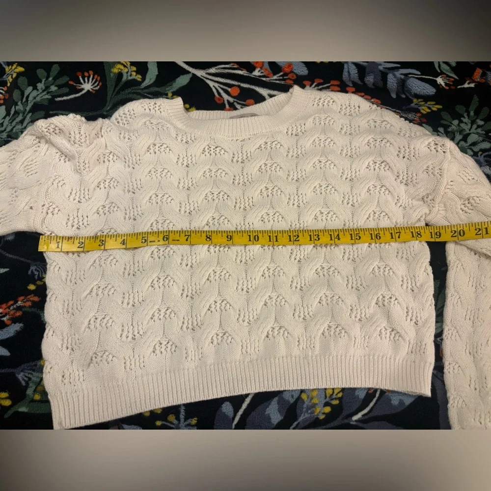 Chic White Cable Knit Cropped Sweater - Picture 4 of 9